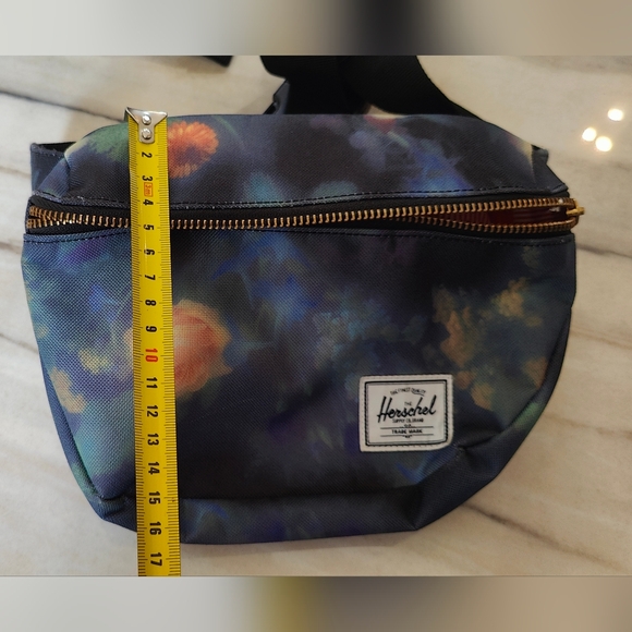 Herschel Supply Hip Pack Fannypack - Picture 5 of 7